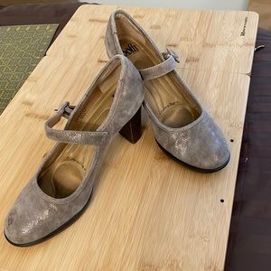 Sofft brand 3” MaryJane heels